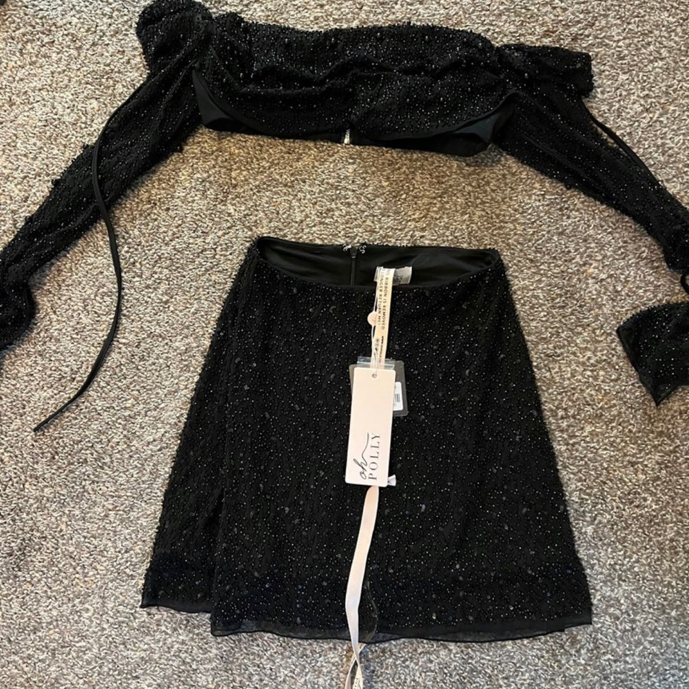 Selling this NWT OH POLLY set